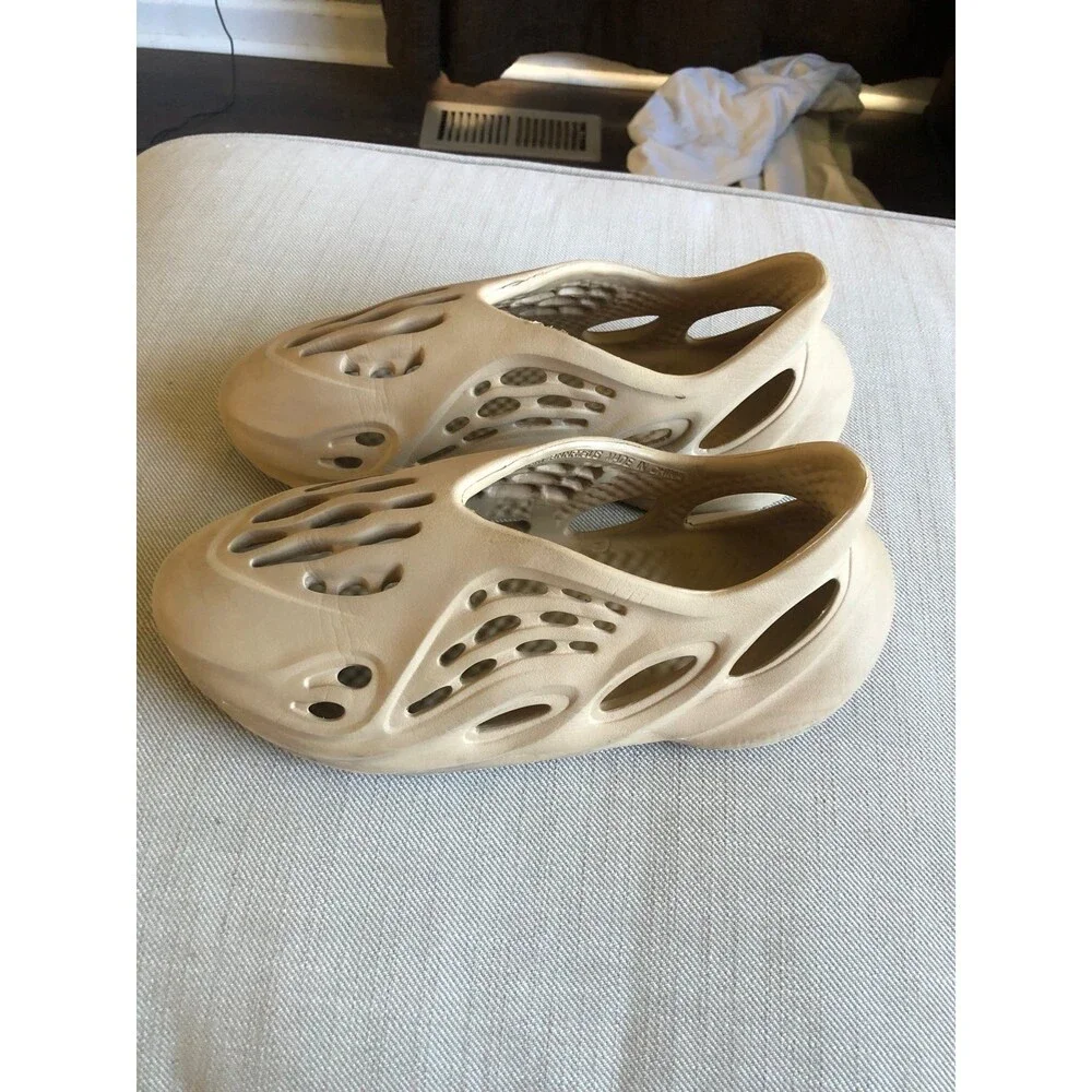 Yeezy Foam RNR Size 9